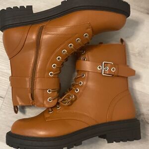NEW-Carmel colored moto boot with size zip- Size 10